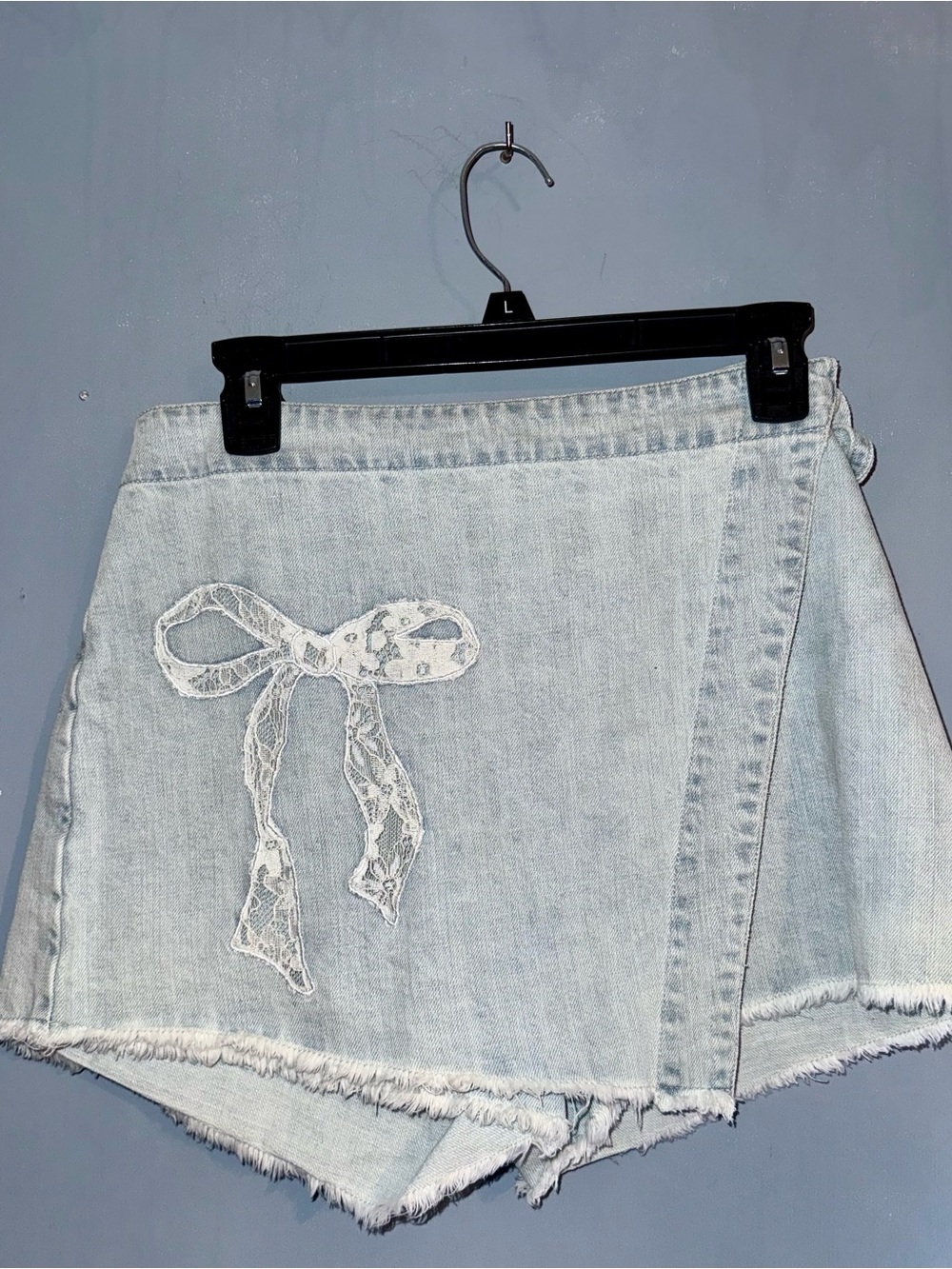 NWT Lace Bow Denim Skort Light Wash Raw Hem Size Medium